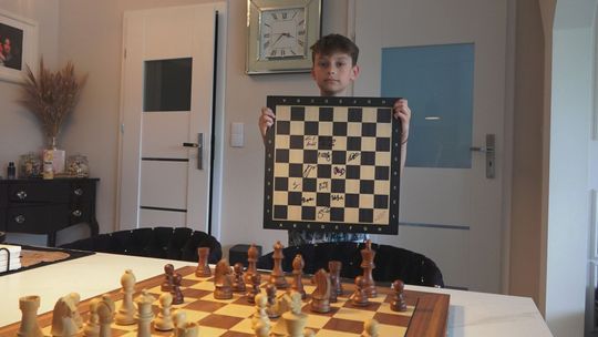 Nikodem Mrozowski ze Starachowic zdobywa kolejne trofea szachowe. Ma zaledwie 11 lat