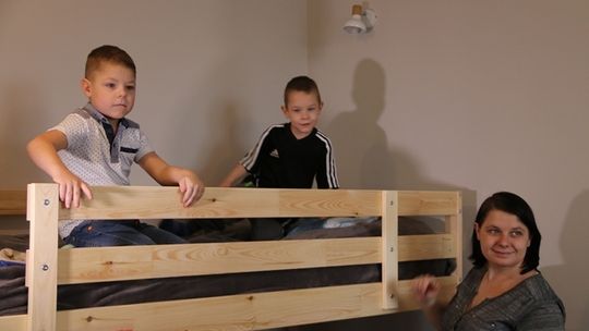 Nowe mieszkanie na święta dla starachowickich trojaczków