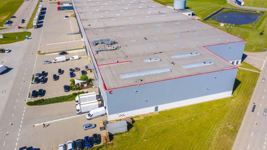 Nowoczesne magazyny logistyczne ? przyszłość branży e-commerce