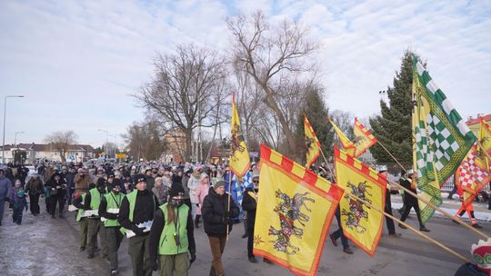 Orszak Trzech Króli dotarł do specjalnie przygotowanej szopki