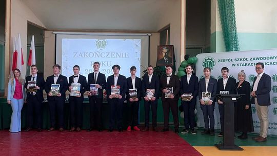 Ostatni dzwonek - wyjątkowe pożegnanie absolwentów ZSZ nr 2 w Starachowicach