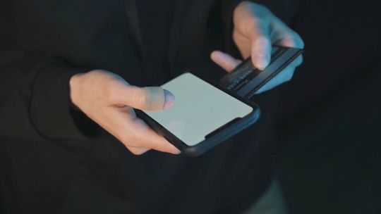 Oszuści nie dają za wygraną. Mieszkanka Starachowic straciła ponad 100 tys. Zł