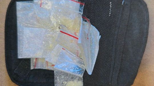 Pędzący z zakazami i narkotykami: 29-latek zatrzymany przez policję w Starachowicach