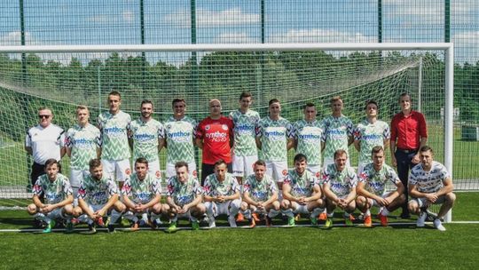Piłkarski awans Familijnego Klubu Sportowego Łazy Starachowice
