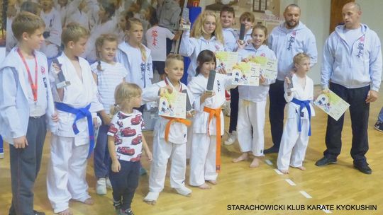 Po medalowym starcie nowe wyzwanie przez starachowickimi karatekami