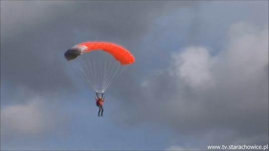 Podróżnicy zachęcają do nurkowania i spadochroniarstwa