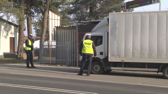 Policja sprawdzała stan pojazdów