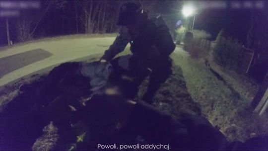Policjanci reanimowali 23-latka podczas interwencji