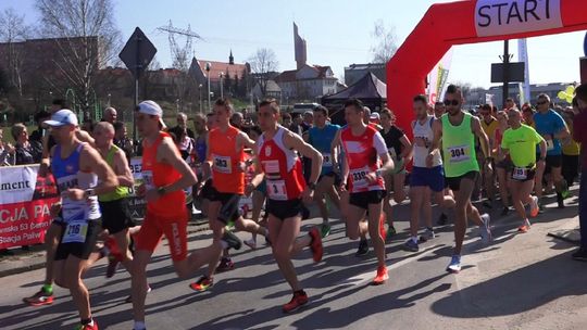 Ponad 320 biegaczy wzięło udział w starachowickim półmaratonie