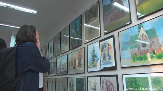 Poplenerowa ekspozycja uczniów Państwowego Ogniska Plastycznego w Starachowicach