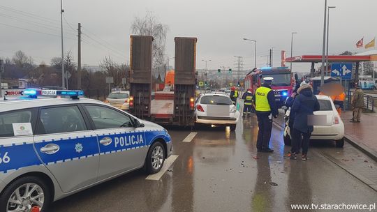 Poranne zderzenie czterech samochodów na wylocie Miodowej
