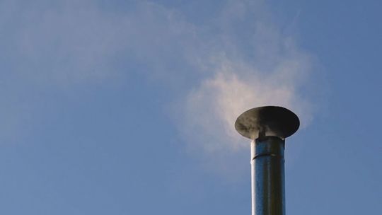 Pożar sadzy w jednym z domów jednorodzinnych. Strażacy apelują o ostrożność!