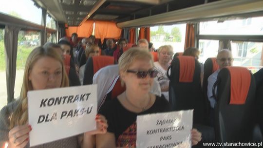 Pracownicy i pacjenci PAKS pojechali z petycją do NFZ