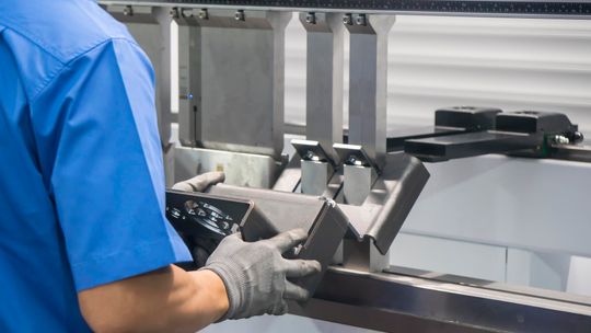 Prasa krawędziowa – do czego może się przydać?