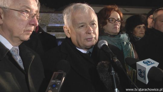 Prezes PiS wziął udział w nadaniu ulicy imienia swojej matki i modlił się na mszy w jej intencji