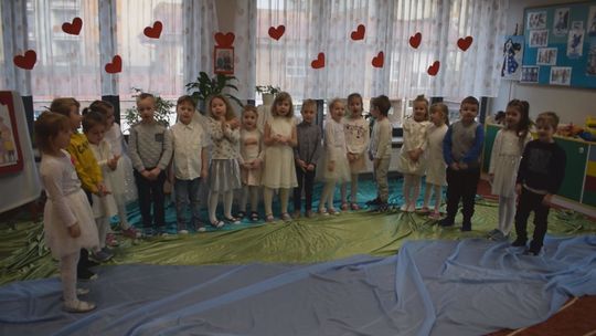 Przedszkolaki wystąpiły dla swoich babć i dziadków