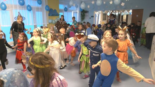 Przedszkole Miejskie nr 7 oraz Przedszkole Miejskie nr 13 – wspólnie świętują karnawał