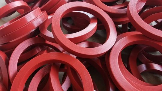 Przemysł przyszłości: Wgląd w świat przetwórstwa tworzyw sztucznych