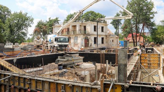 Przy "Pałacyku" prace idą pełną parą