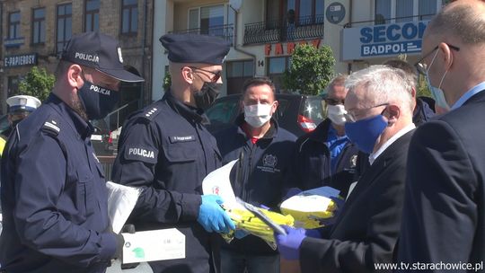 Publiczne podziękowania dla walczących z koronawirusem