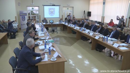 Radni Starachowic po długiej dyskusji przyjęli uchwałę o łączeniu spółek