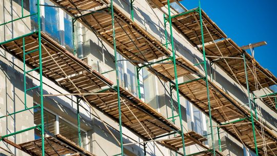 Rodzaje rusztowań – które wybrać do różnych prac budowlanych?