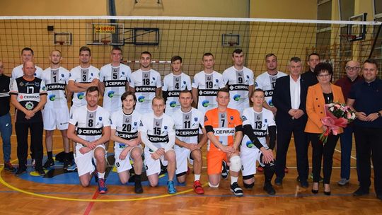 Siatkarska inauguracja dla gości