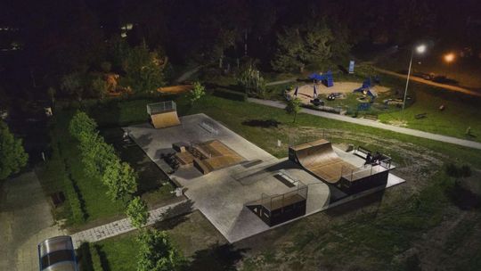 Skatepark przy Alei Armii Krajowej zyskał oświetlenie. Interweniował młody mieszkaniec