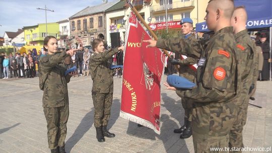 Ślubowanie klas mundurowych technikum ZDZ w Starachowicach