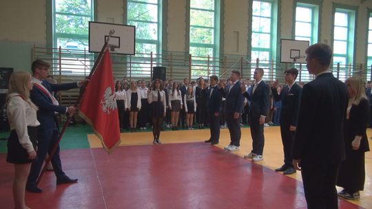 Ślubowanie klas pierwszych uczniów w Zespole Szkół Zawodowych nr 2