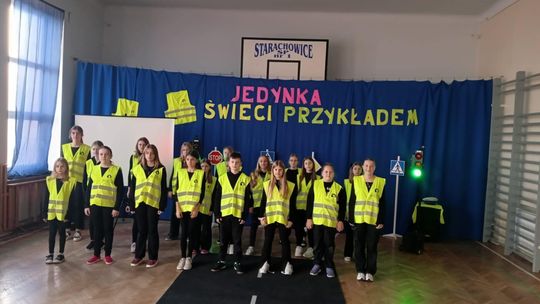 SP1 w Starachowicach świeci przykładem w akcji „Odblaskowa Szkoła”