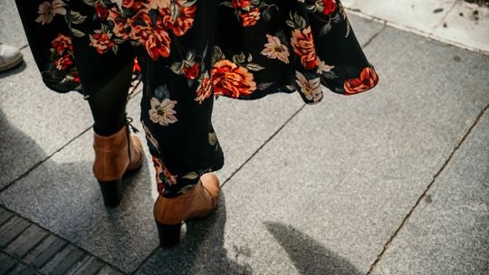 Spódnice w kwiaty – jak stworzyć idealną stylizację?