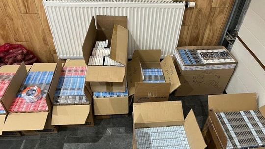 Starachowice: 243 tys. papierosów i spirytus bez akcyzy w garażu!