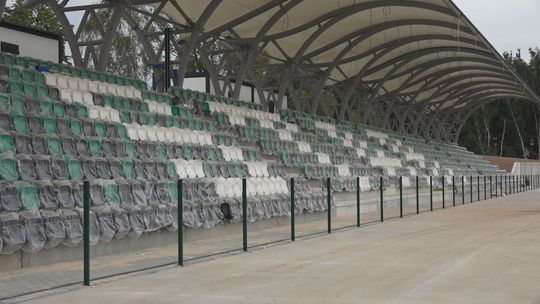 Starachowicki stadion w przebudowie – sportowcy wrócą na boisko wiosną 2025 roku