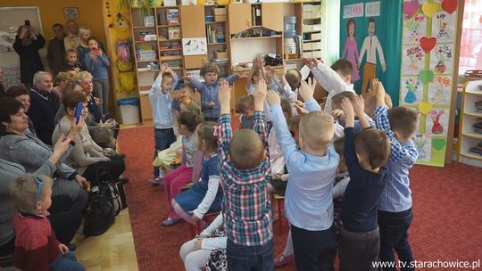 Starachowickie przedszkolaki z życzeniami dla babć i dziadków