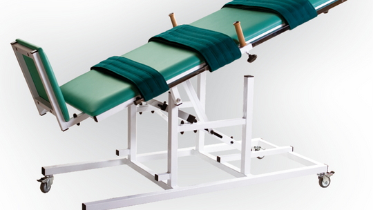 Stoły do pionizacji dla pacjentów z chorym kręgosłupem