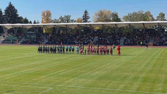 Święto futbolu w Starachowicach. Star grał z Widzewem na 100-lecie, policja podsumowuje mecz