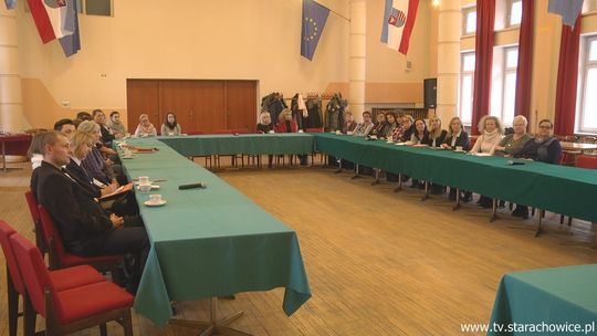 Świętokrzyscy samorządowcy wizytowali starachowicki Dom Seniora  SENIOR +