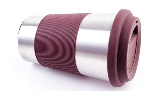 Termiczny kubek z napisem – idealny gadżet firmowy