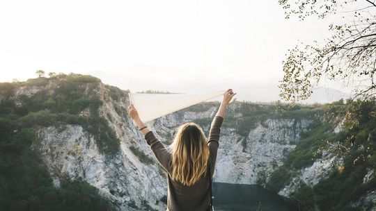 Trapery damskie na zimę - jak je nosić?