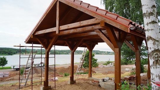 Trwa budowa centrum turystycznego nad zalewem w Brodach