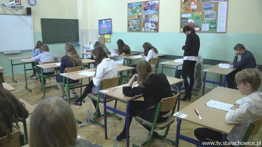 Trwa próbny egzamin klas ósmych szkół podstawowych