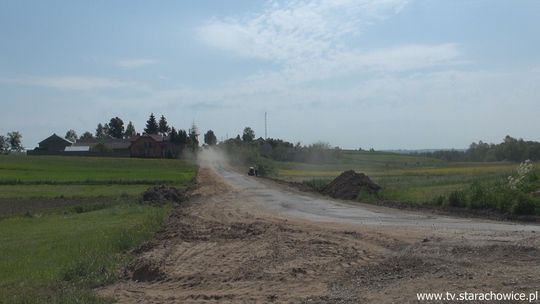 Trwa przebudowa dróg w Radkowicach