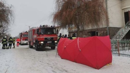 Trzy ofiary pożaru domu jednorodzinnego