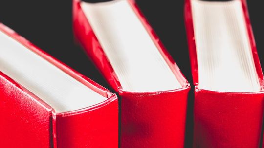 Twarda oprawa czy miękka – którą wybrać dla swojej książki?