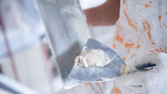 Tynk gipsowy czy cementowo-wapienny ? co wybrać?