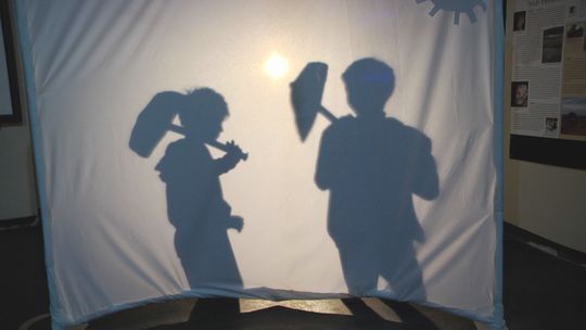 Uczestnicy ferii pracują nad oryginalnym spektaklem