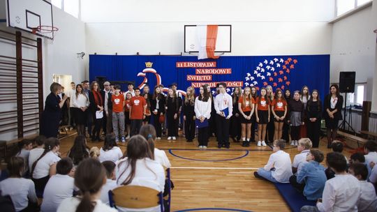 Uczniowie z „Dziesiątki” uczcili Dzień Niepodległości w Starachowicach