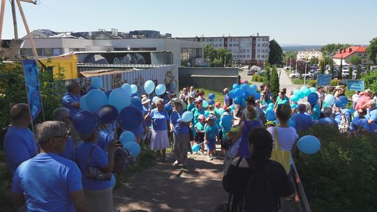 Uliczny happening zwracający uwagę na osoby z zespołem Aspergera