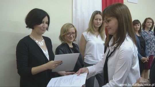 Uroczystość awansowania świętokrzyskich pedagogów w Starachowicach